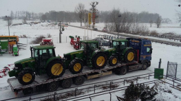 Ciągniki John Deere  wyjechały do naszego Klienta